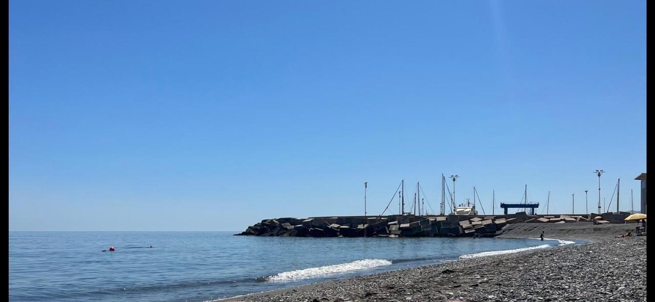 Apartamentos La Caleta Caleta De Velez Esterno foto
