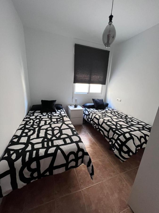 Apartamentos La Caleta Caleta De Velez Esterno foto